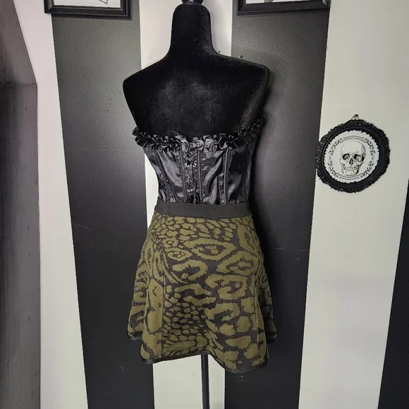 Green Patterned Skirt - Picture 2 of 4